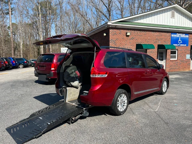 2011 Toyota Sienna XLE HANDICAP WHEELCHAIR REAR ENTRY