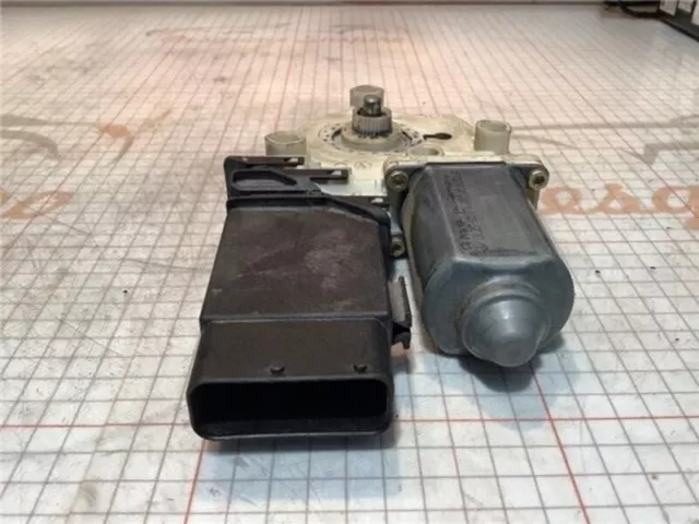 105404301 motore telecomando anteriore sinistro 78944 per VOLKSWAGEN PASSAT BERLINA