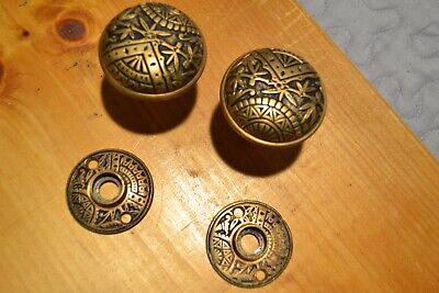 1 Set Of Fancy Brass Door Knobs And Matching Rosettes   ** 418 **