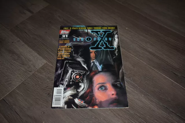 Topps Comics #21 The X-Files Aug 1996 "Family Portrait - Part 2: The Camera Eye"