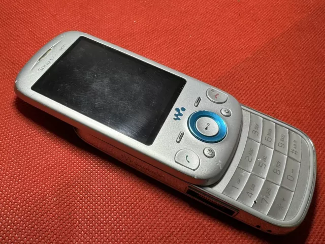 Sony Ericsson Zylo W20i Silver ( Tesco Mobile ) Mobile Phone 3