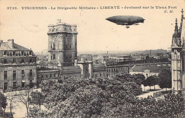 CPA Dept 94 Val de Marne - Vincennes le Dirigeable Liberty Evolving