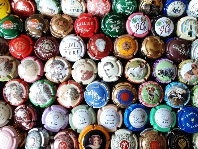 Gros lot de 200 belles capsules de champagne avec belles séries et 1 Jéro.