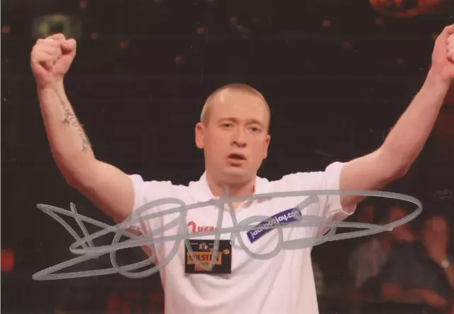 DARTS: GEERT DE VOS 'FOXY' SIGNED 6x4 ACTION PHOTO+COA