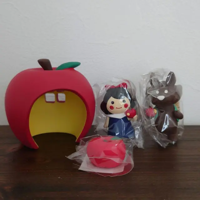 Otogicco Snow White Apple House Figure Doll Set