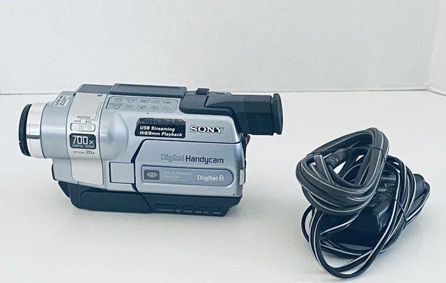 Sony DCR-TRV350 Digital Hi8 8mm Video Camcorder w/Battery & Charger