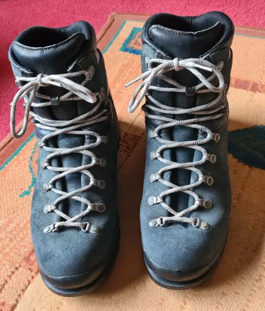 Scarpa Manta Walking Boots EU 43 UK 9 - Excellent Condition