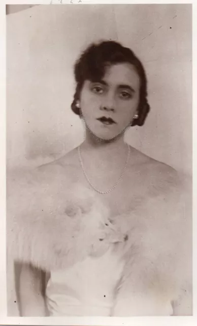 BK618 Carte Photo vintage card RPPC femme mode fashion robe fourrure