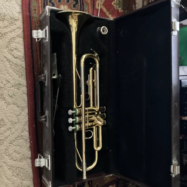 Yamaha Japan Ytr2320 Trumpet With Case Used