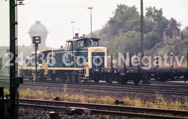 332 019-9 und 260 354-6 in Lübeck-Rbf am 26. September 1979 (4260)