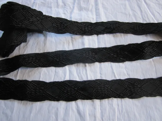 Ancien ruban de passementerie de soie noire