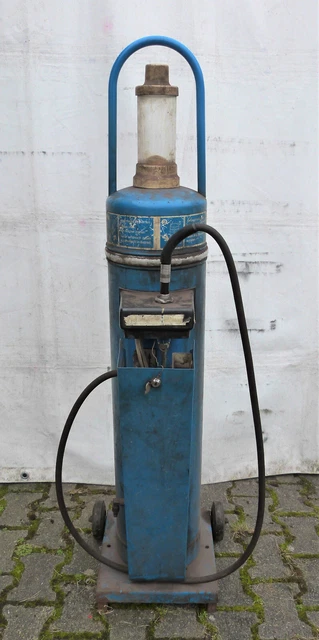 Oldtimer-Werkstatt-Auflösung-Nachlass.original Aral Ölzapfsäule rollbar-70er