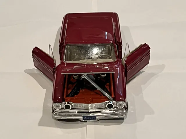 Maisto 1964 Ford Fairlane Thunderbolt 1:24 Diecast Car (For Parts or Repair)