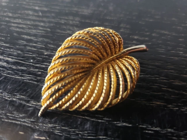 Broche De Revers Vintage En Métal Doré - Signée Bernard Prioul Paris - Années 1970