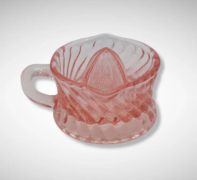 PINK DEPRESSION STYLE GLASS SWIRL JUICER REAMER, Vintage, Kitchen, Cooking, Dish PINK DEPRESSION STYLE GLASS SWIRL JUICER REAMER, Vintage, Kitchen, Cooking, Dish