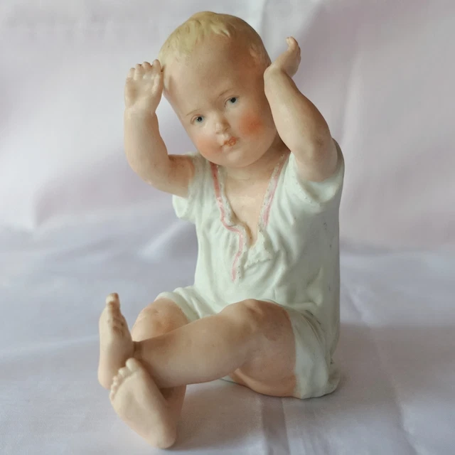 12,1 CM HEUBACH Piano Baby Bisquit Porzellan Figur um 1900 / CU 169(17 ...