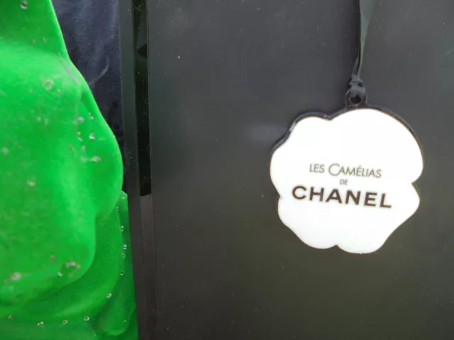 CHANEL Anhänger "Les Camélias de Chanel" schwarz weiß selten