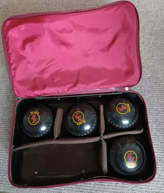 Henselite Classic II Deluxe Lawn Bowls, Size 4 Heavy with Welkin Bag.