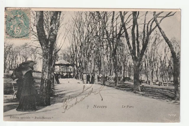 NEVERS - Nievre - CPA 58 - the park - animation towards the music booth