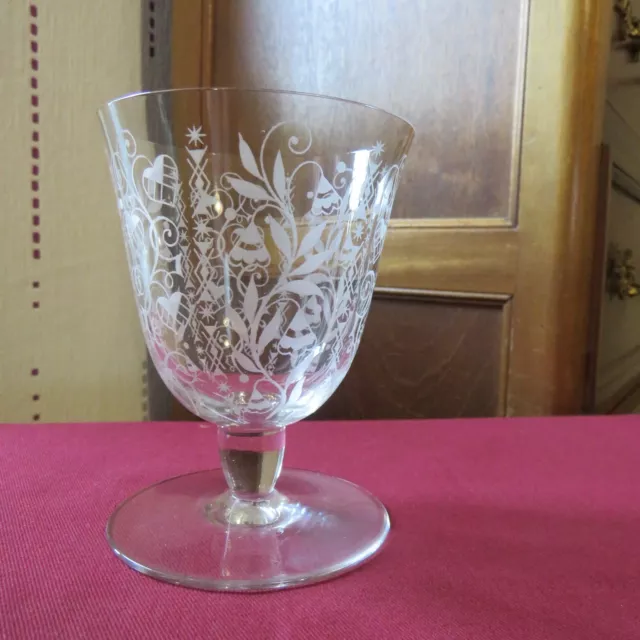 1 verres a vin en cristal de  baccarat modèle Argentina signé  H 8,5 cm