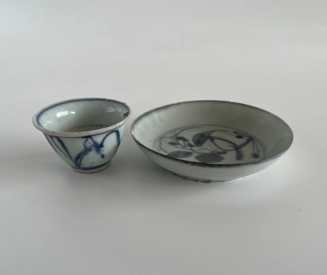 Late Ming dynasty Wanli  17th Century Dish and cup Bird Motif