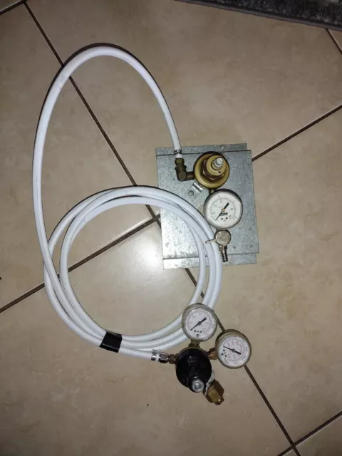 Co2  Regulator Dual Gauge with  Secondary Draft Beer  Regulator Hoses Attached
