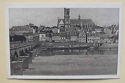 Cpa - Nevers - Vue Generale  Et La Cathedrale Saint Cyr *