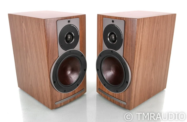 Dali Rubicon 2C Powered Bookshelf Speakers; 2-C; BluOS; Walnut Pair w/ Hub Dali Rubicon 2C Powered Bookshelf Speakers; 2-C; BluOS; Walnut Pair w/ Hub