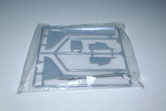 Trumpeter P-47D Dorsal Fin 02264 ⭐Parts⭐ Sprue K-Dorsal Fin Tail Assembly 1/32