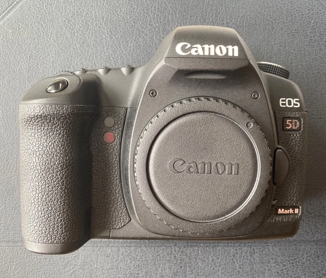 Canon EOS 5D Mark II - Outstanding condition, with box, low actuations