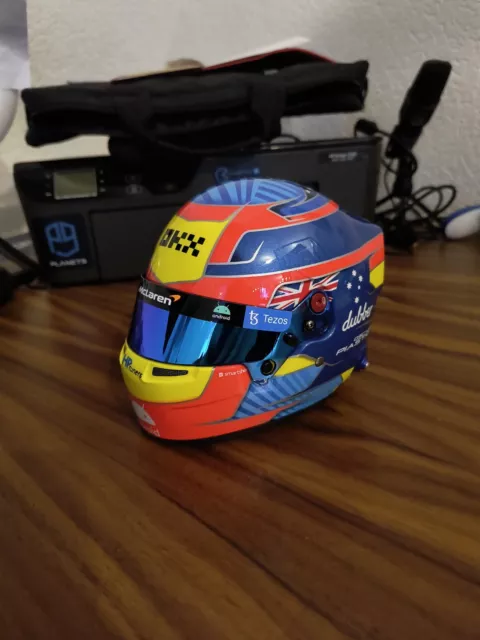 Oscar Piastri Mini-Helm 1:2 2023