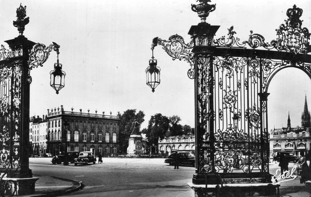 *4362 cpsm 54 Nancy - Place Stanislas, les grilles de Jean lamour