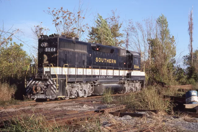 BIN  Orig slide SOU Southern  EMD GP38-2 5044 Richmond VA 1980