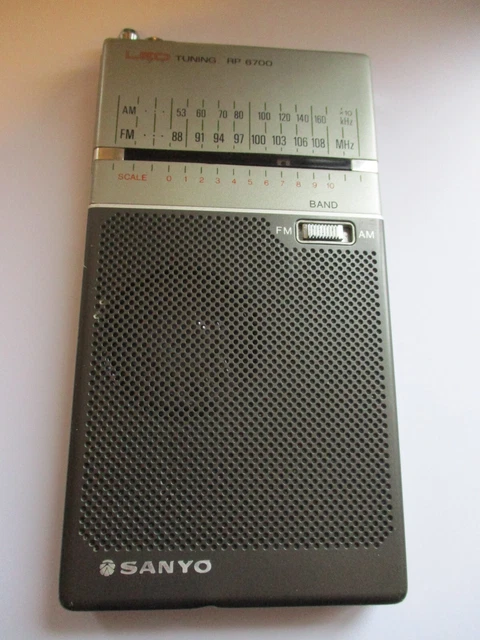 BEAUTIFUL SLIM SANYO portable transistor radio RP6700. AM/FM Metal Case ...