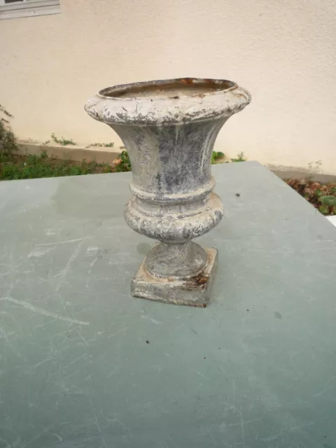 VASE EN FONTE MEDICIS haut 29 cm