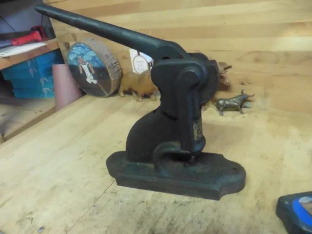 Vintage  Challenge eyelets Fastener Press Cast iron no 2 USA