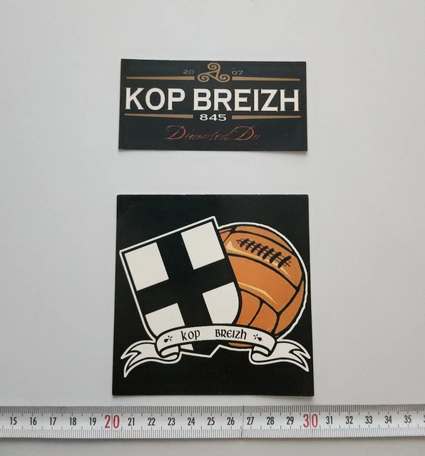Une écharpe du Stade Rennais Football Club, plus standard Une écharpe du Stade Rennais Football Club, plus standard