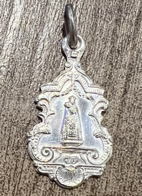 médaille religieuse ancienne " Notre Dame De La Délivrance ￼ " - metal argenté