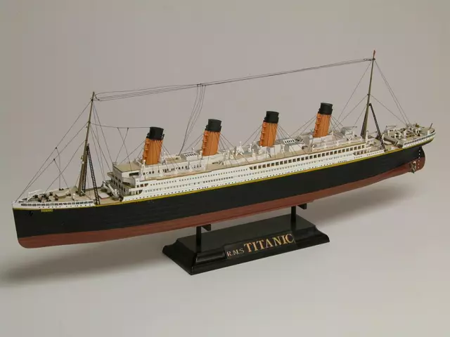 Airfix A50146A Geschenk Set RMS Titanic 1:400