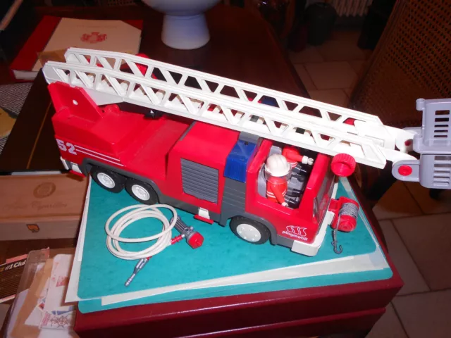 Grand camion de pompiers Playmobil