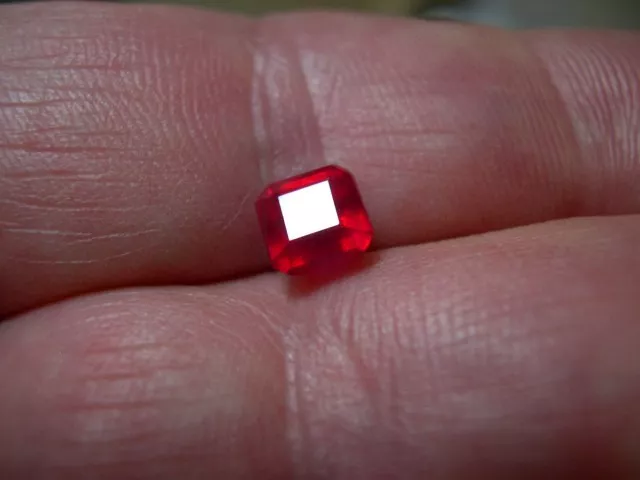 Superbe Rubis Naturel 1,55 Ct Avec Certificat Gemmologique