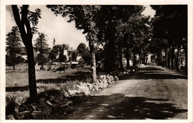 CPA LORMES - Avenue de la Gare et la CROIX Chatain (518412)