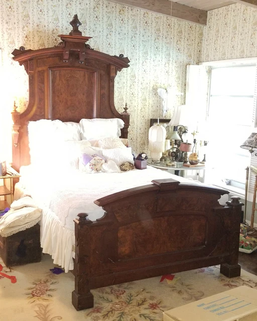 ANTIQUE c. 1880 AMERICAN VICTORIAN RENAISSANCE REVIVAL WALNUT & BURL BED