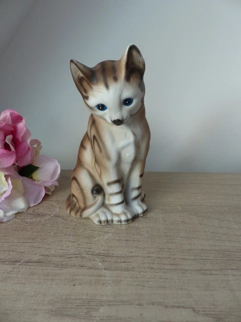 Sculpture en terre cuite d'un chat assis En vente sur