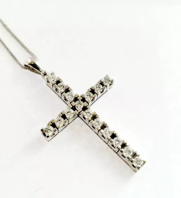 Collier avec Pendentif en Forme De Croix or Blanc 18kt-750 et Diamants