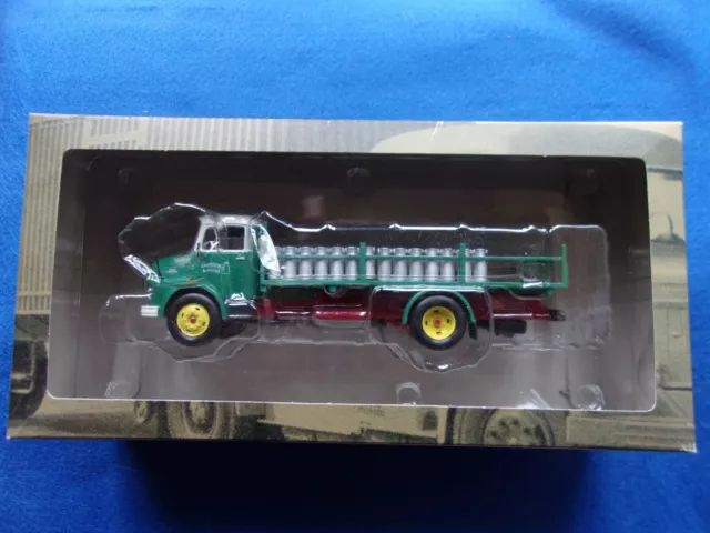 MERCEDES BENZ L 1113  Transport de Lait  CAMIONS D'AUTREFOIS 1/43 neuf  n° 50