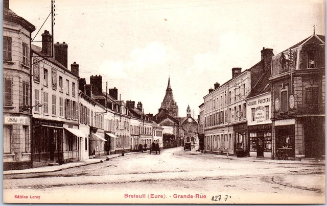 27 BRETEUIL - perspective de la grande rue.