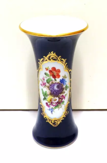MEISSEN Porzellan Vase - Overlay-Medaillon m floralem Dekor - kobaltblau, 24 cm