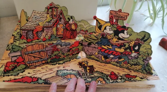 1933 MICKEY MOUSE IN KING ARTHURS COURT - POP UP DEAN BOOK - Walt - 4x scenes 3d