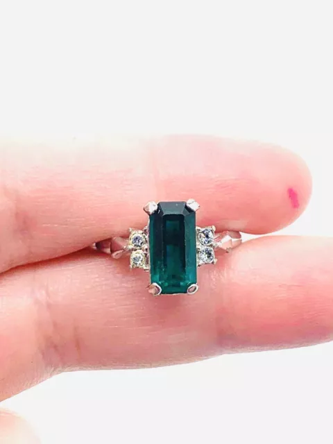 Vtg AVON Silver Tone Emerald Green Color Glass Rhinestones Ring Sz 7.75